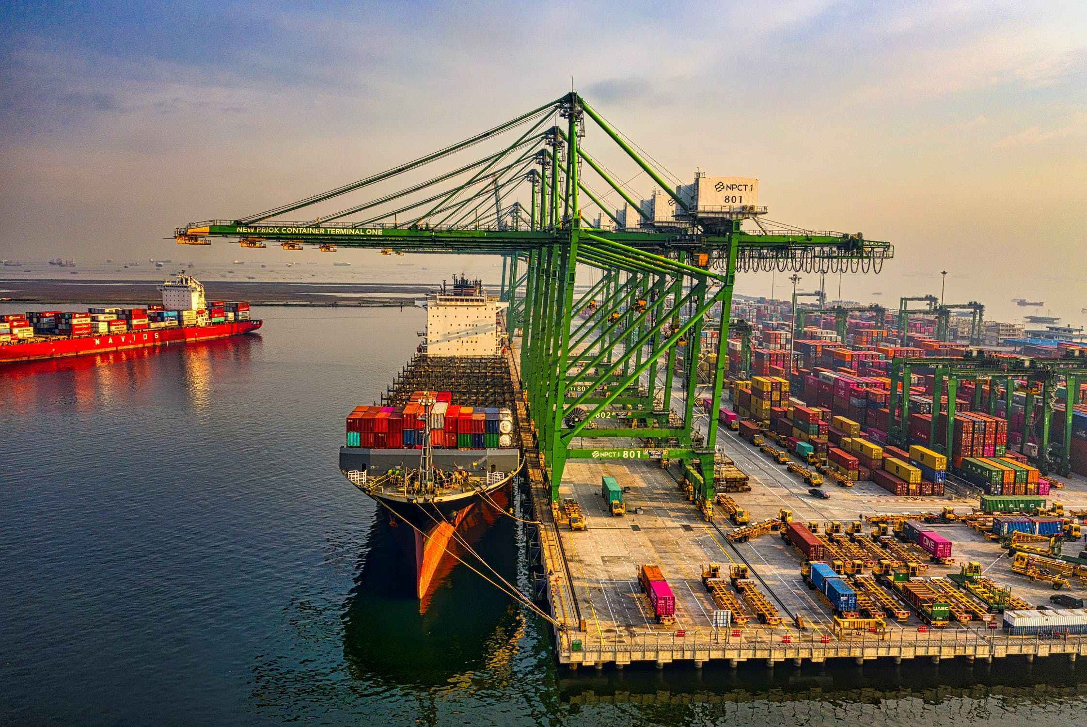 汽车零部件经过深圳跨境物流托运至南非德班