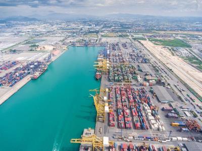 厚壁钢管经过深圳全球物流递送到德国汉堡