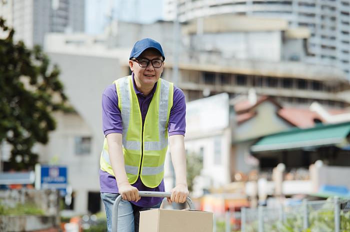 中国寄快递到荷兰多少钱