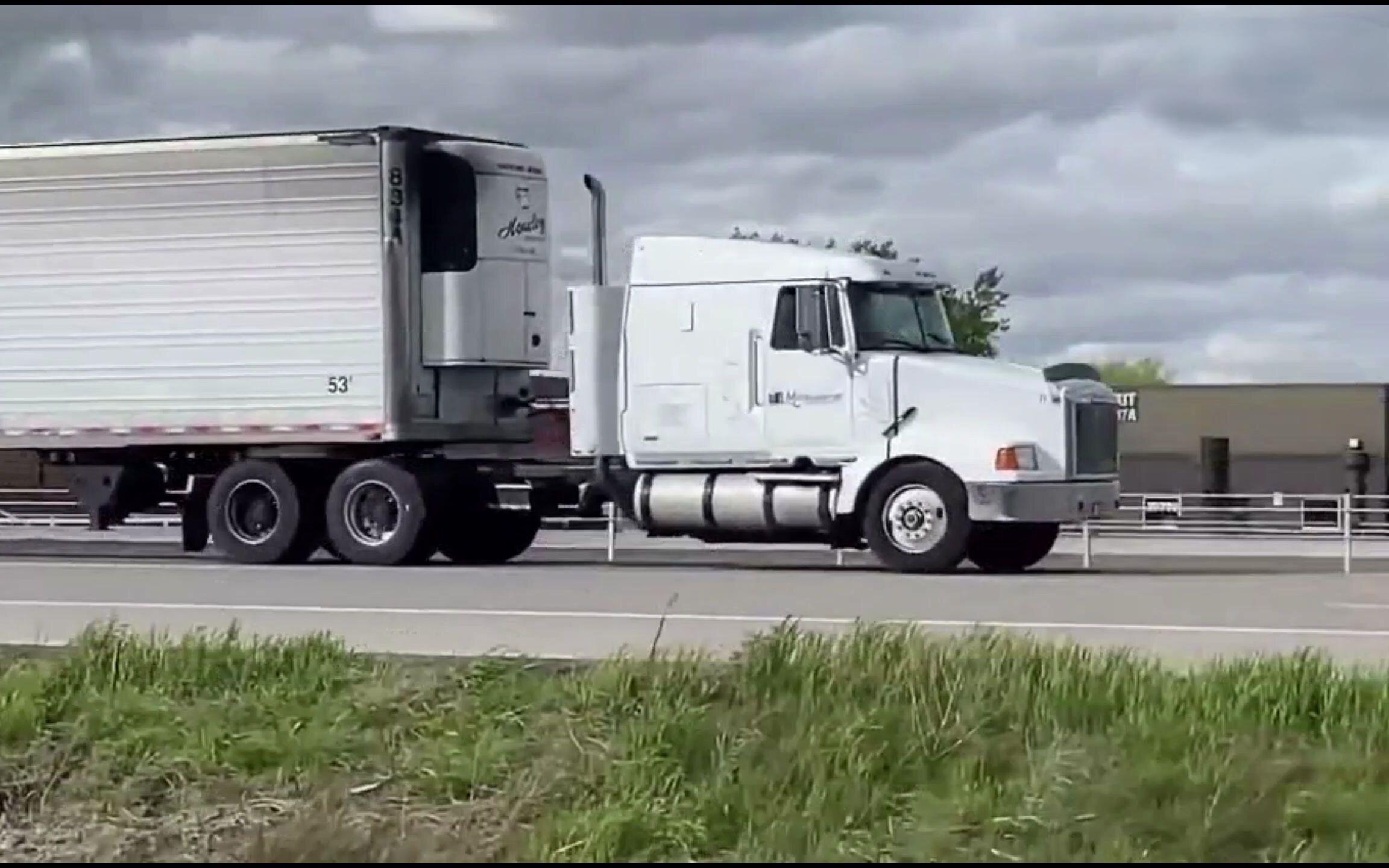 辽宁营口到波兰-华沙跨境邮政空运