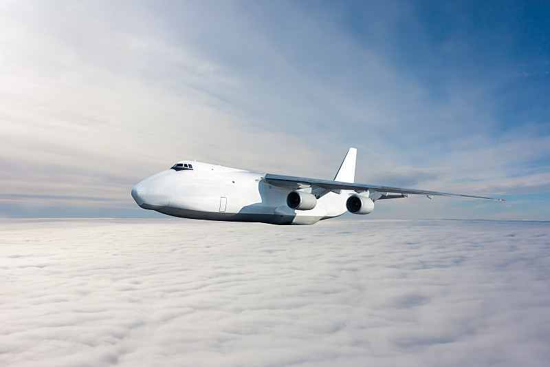 田宫四驱车经过深圳国际空运专线送到塞维利亚