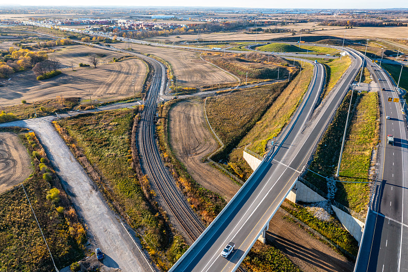 中国福州到西班牙费罗尔的纽曼车载充电器采用空运快递5天配送到