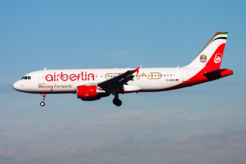 太阳能电池板借助中国连云港跨境联运发往西班牙马拉加 (Málaga)