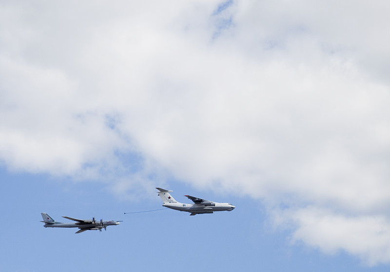 中国东莞至西班牙奥维耶多 (Oviedo)的巴拉巴拉童装使用优先空运6天速递到