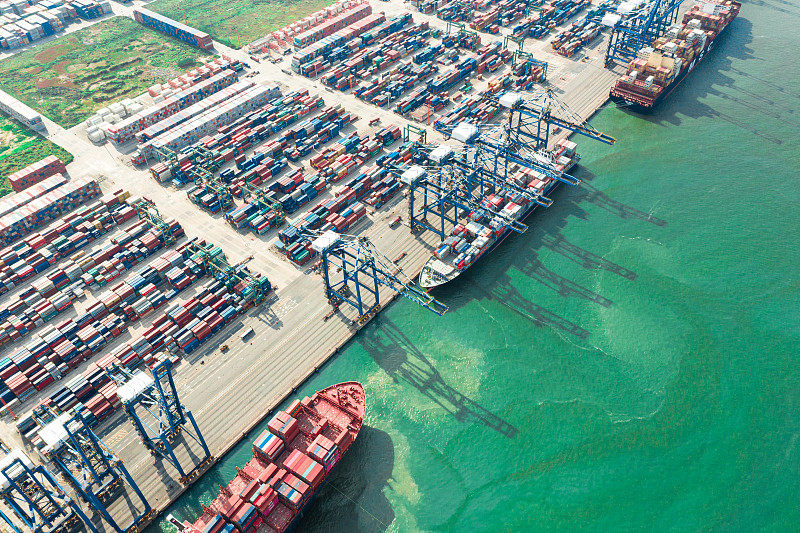 羽绒服利用中国东莞海运运抵新加坡