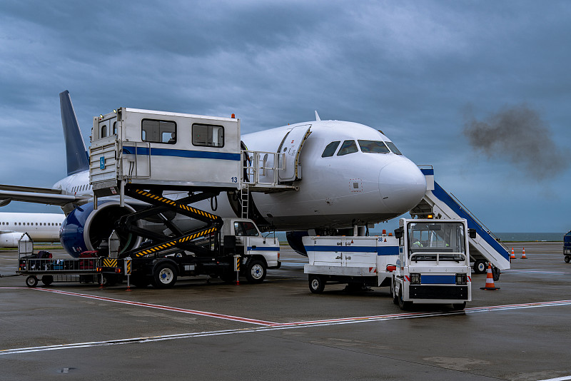 中国厦门至西班牙卡塔赫纳 (Cartagena)的塑料收纳盒使用经济空运9天配送到