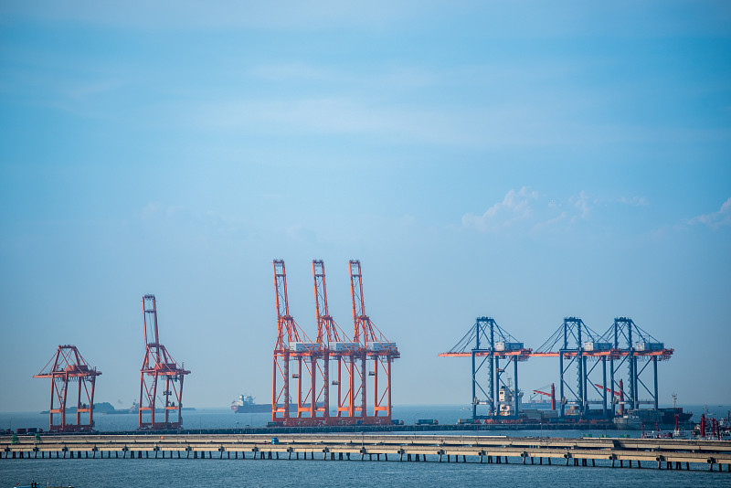 鄂州至西班牙维哥 (Vigo)的太阳能电池板采用空运门到门专线14天内送达