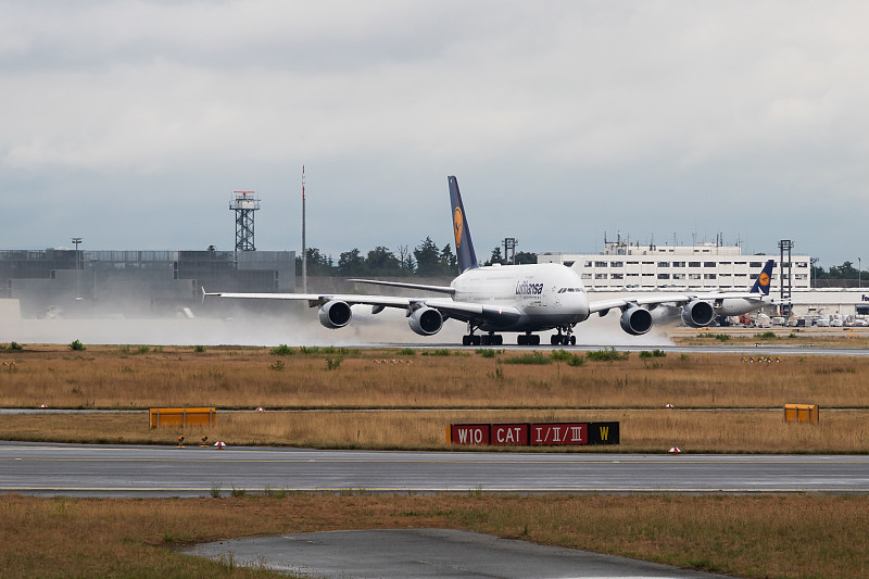 中国青岛冷弯型钢使用加急空运5天内配送到马拉加