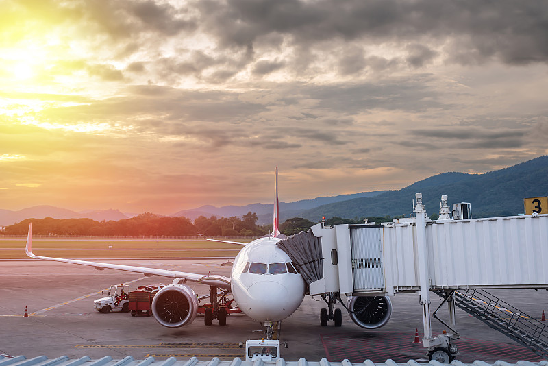 乐器通过中国大连FCL海运高效送达维多利亚 (Vitoria-Gasteiz)