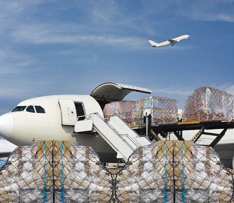 中国天津到西班牙萨拉戈萨 (Zaragoza)的双立人厨房剪刀使用跨境海空联运5天速递到