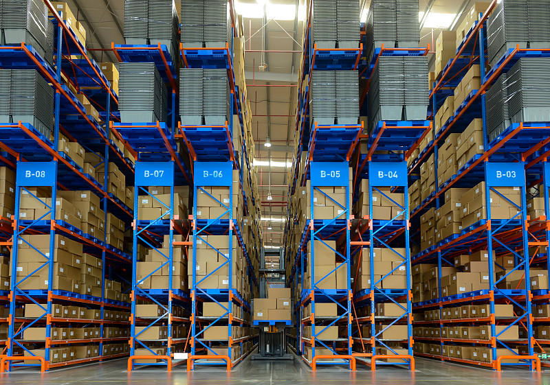 涂料经深圳跨国货运运抵荷兰鹿特丹