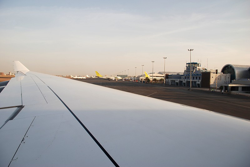 中国西宁到西班牙维哥的手机散热器使用空运物流专线8天内送达