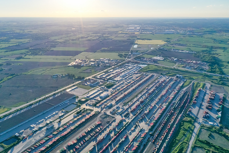 烘焙刷采纳中国东莞航空货运送到西班牙伊比沙岛 (Ibiza)