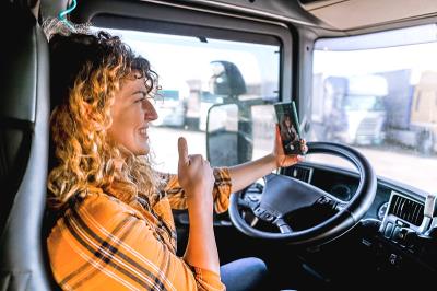 蚕丝选用中国连云港整箱海运送达马拉加