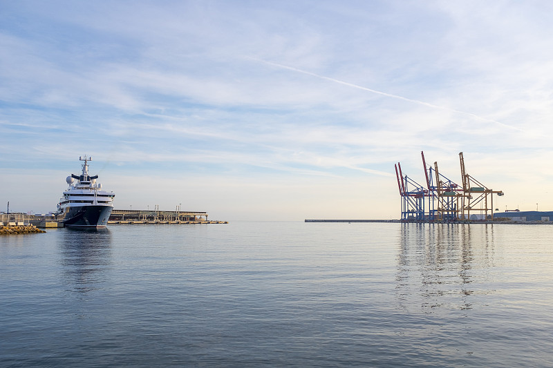 折叠椅选用东莞海上运输快速送达西班牙巴塞罗那