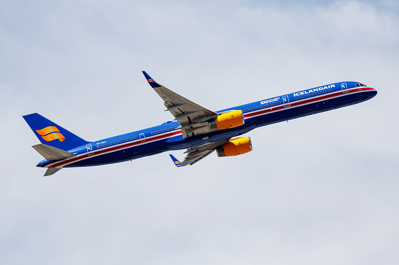 飞科剃须刀经过中国武汉普货空运速递到西班牙塔拉戈纳