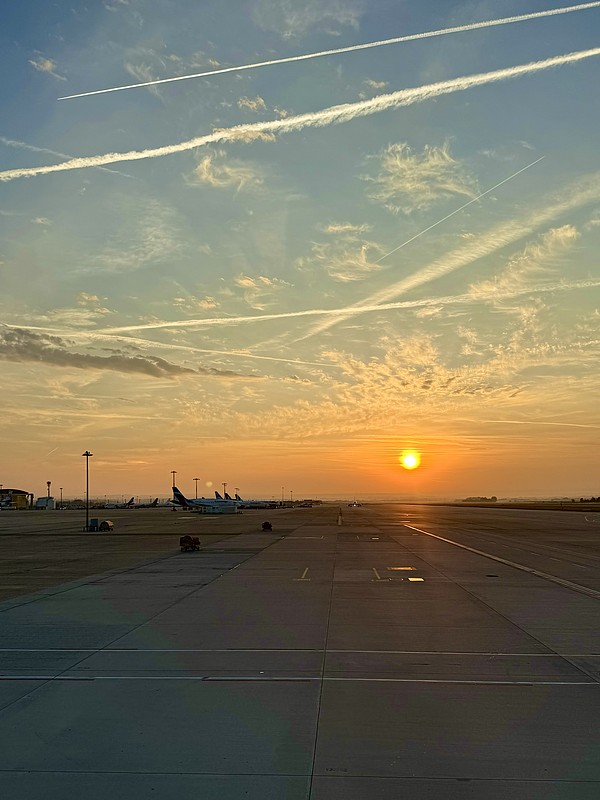 昆明到西班牙奥维耶多 (Oviedo)的工业中间品使用飞机运输10天内送到