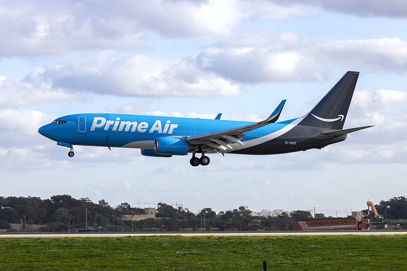 无线耳机充电盒借助广州普货空运送达西班牙费罗尔 (Ferrol)