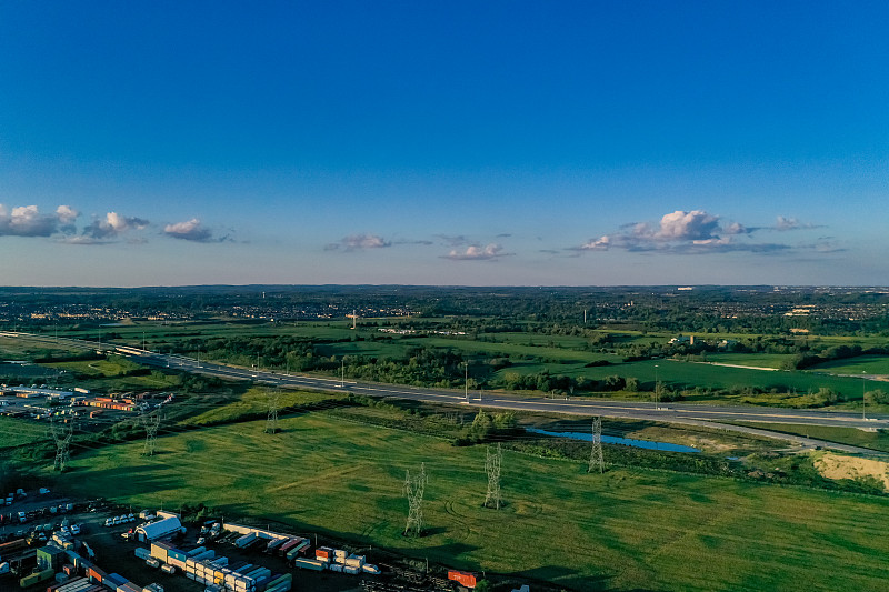 太阳能电池板借助中国天津整箱海运完整送达西班牙马拉加 (Málaga)