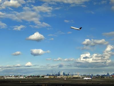杭州到巴塞罗那的李宁羽毛球拍采用航空运输10天配送到