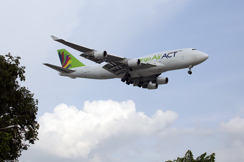 排气系统（排气管、消声器）采取中国广州海洋运输快递至维哥