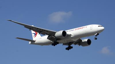 旺旺雪饼经中国南京海空联运送到卡塔赫纳