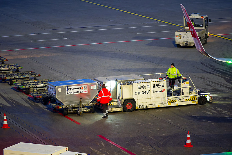 工程机械借用中国西安优先空运送到加的斯