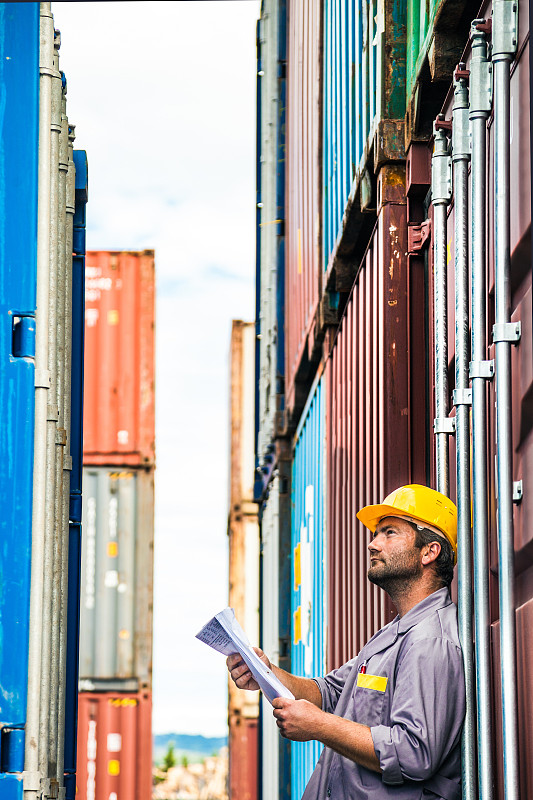 监控补光灯借用基隆轮船运输快送到卡塔赫纳 (Cartagena)