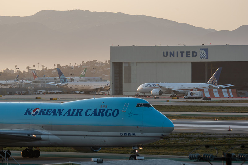 深圳至西班牙伊比沙岛的罐头采用拼货空运5天内速递到