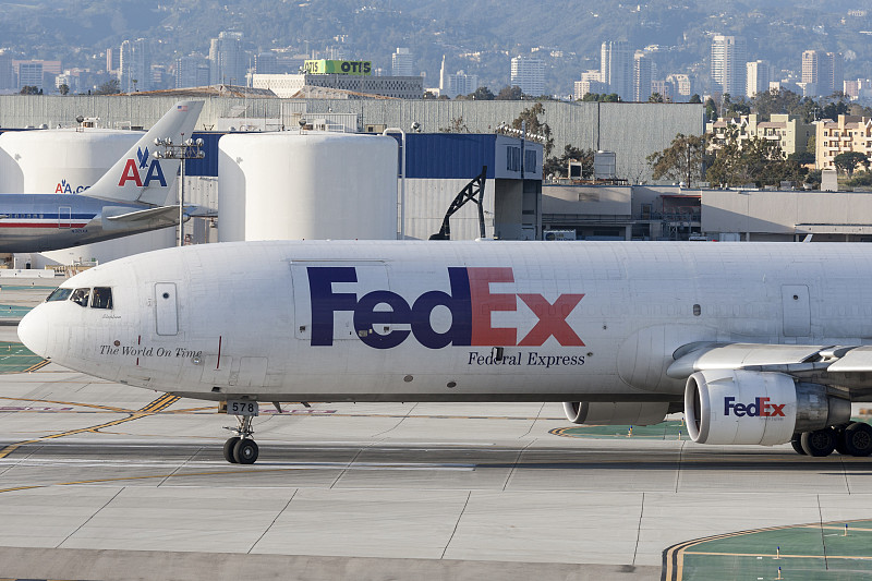 美术工具套装经过西宁海空联运送达维哥