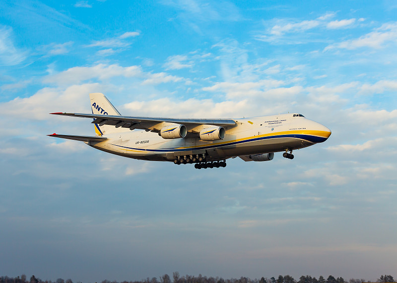 昆明至瓦伦西亚 (Valencia)的地板打蜡机/抛光机采用优先空运7天内配送到