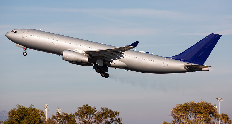 家居用品借用深圳空运快递送达西班牙伊比沙岛