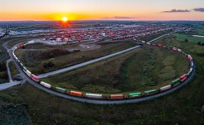 中国杭州至新加坡的面包烤盘采用空运物流专线9天配送到