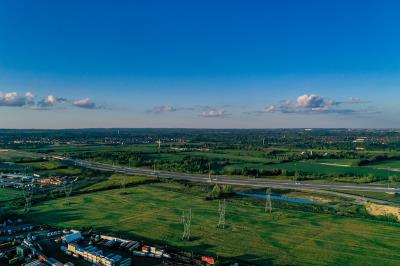 太阳能电池板借助中国天津整箱海运完整送达西班牙马拉加 (Málaga)