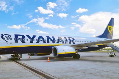 运动鞋采纳中国广州国际海空联运递送到西班牙费罗尔 (Ferrol)