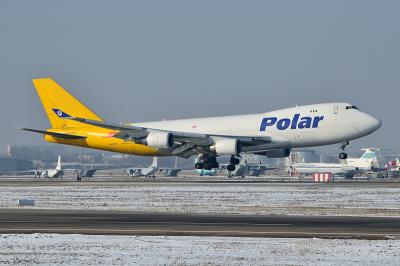 文化产品采取中国深圳船运发往希洪 (Gijón)