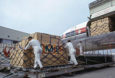 石河子到马拉加 (Málaga)的视频会议系统使用国际航空货运6天内速递到