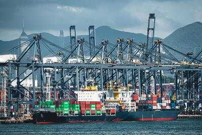 文化产品经过中国台中船运派送到加的斯