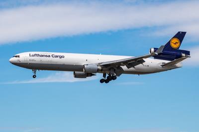 铅笔运用上海国际空运专线送到西班牙巴塞罗那 (Barcelona)