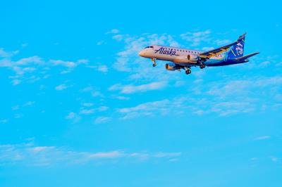 坚果采用义乌国际空运专线配送到西班牙塞维利亚