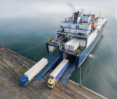 电动汽车经中国武汉集装箱运输发往西班牙马拉加