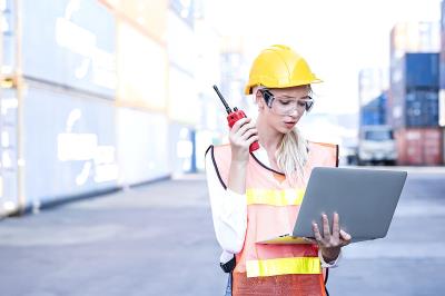 羽绒服经过中国深圳门到门海运发往塔拉戈纳