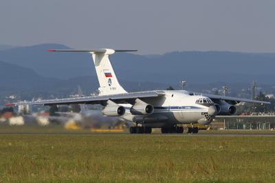 AR眼镜借助上海港到港海运运到西班牙希洪