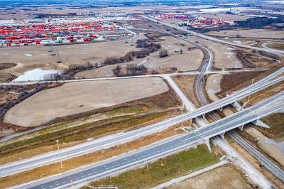 Type-C数据线使用中国北京飞机运输送到巴塞罗那 (Barcelona)