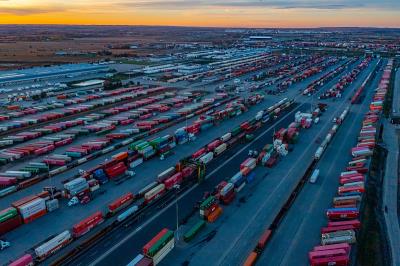 中国青岛菜谱书籍采用空运快递15天配送到巴塞罗那 (Barcelona)