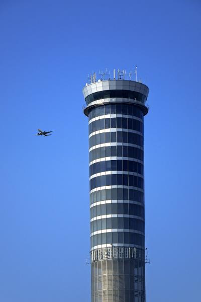 中国西安长裤采用海空联运8天速递到塔拉戈纳