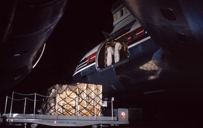 中国广州到萨拉戈萨 (Zaragoza)的汽车底盘使用空运派送9天内配送到