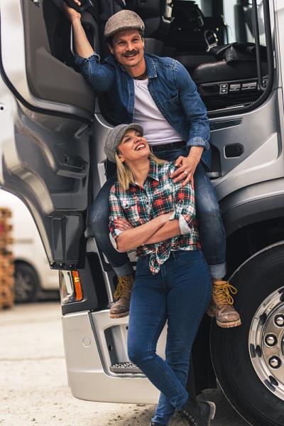 饮水机经厦门拼箱海运递送到新加坡