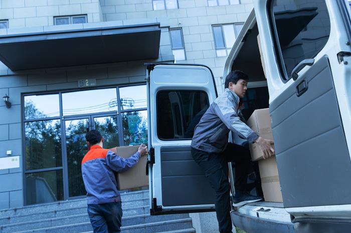 西南地区新年首趟中欧班列在渝发车