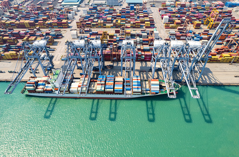 国际海运瓦伦西亚港处理了461121个集装箱